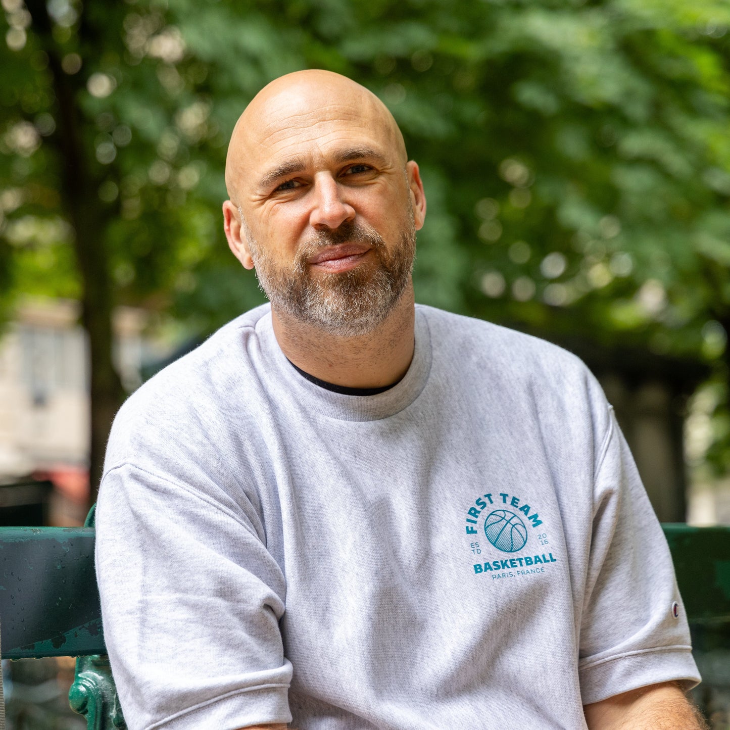 SWEATSHIRT A MANCHES COURTES GRIS - First Team Basketball
